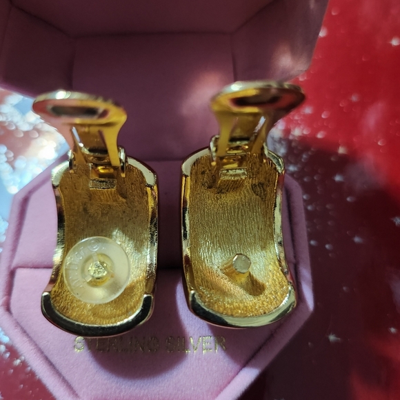 Christian Dior Vintage Signed Clip-on earrings - Picture 8 of 12